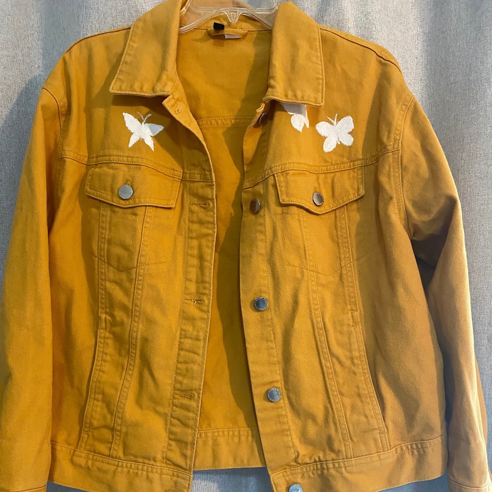 Super, Cute Yellow Jacket